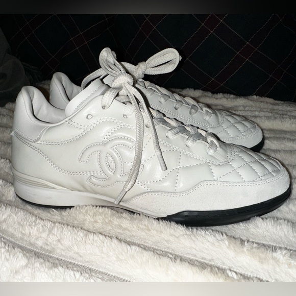 Like New Authentic CHANEL CC White Calfskin Quilted Lace-Up Sneaker Size 37 - Picture 3 of 16